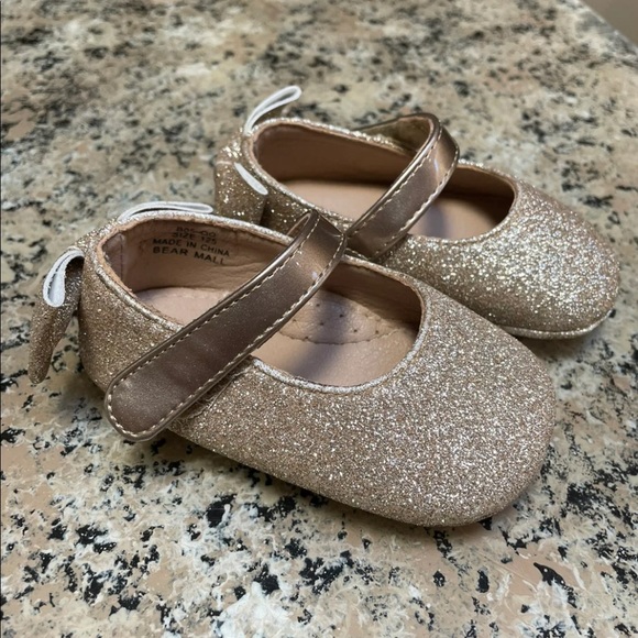 Felix & Flora 12-18m. Gold Crib shoes - Picture 2 of 4